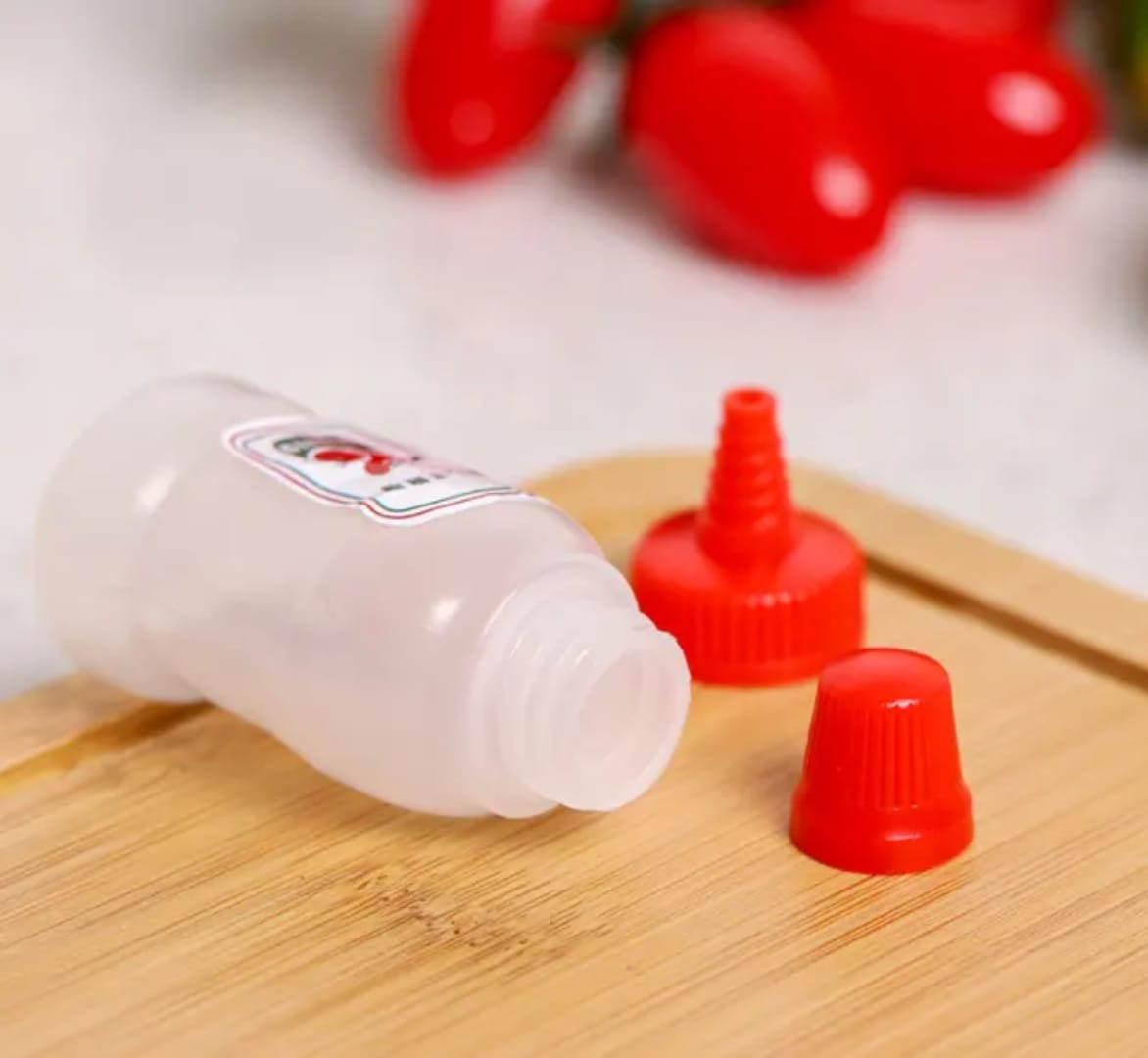 Refillable Salad Dressing Tomato Sauce Squeeze Containers Bottle Lunch box Plastic Portable Squeezable Squirt Condiments Jars (Multicolor) (Mini) 25 ML