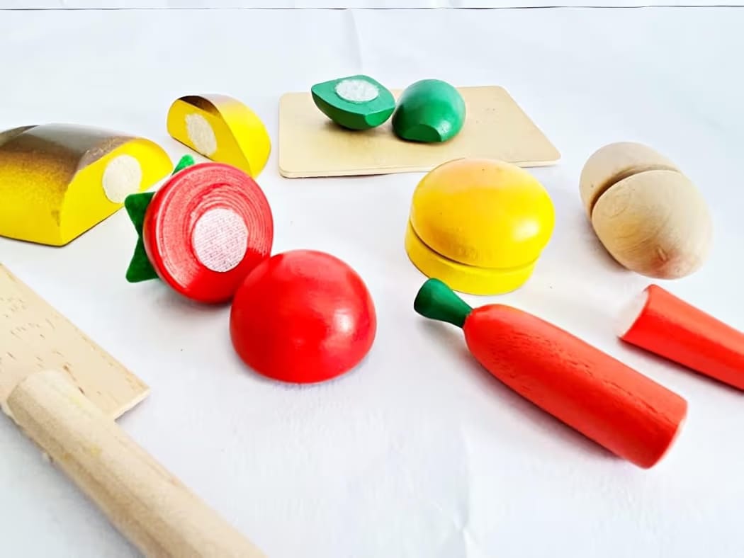 Wooden Vegetable Cutting 8pcs Play Food Toy