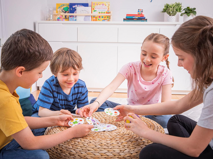 Dobble, Strategy Game,Family Card Game, 2-8 Player Game, for 6 Years and Above